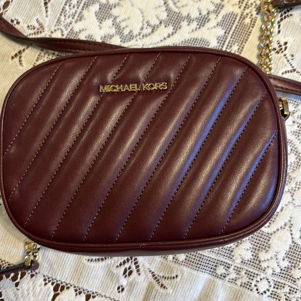 MICHAEL KORS ROSE Small Quilted Oval Camera X-body In MERLOT Vegan Faux Leather - Picture 2 of 12